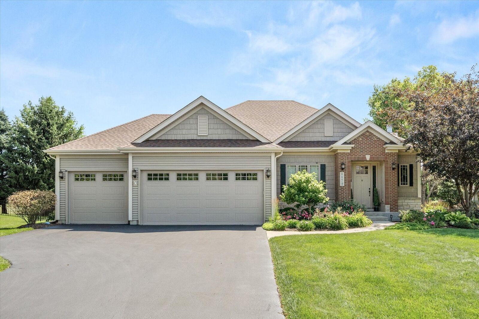 Property Photo:  1172 Lakin Avenue  IL 60119 