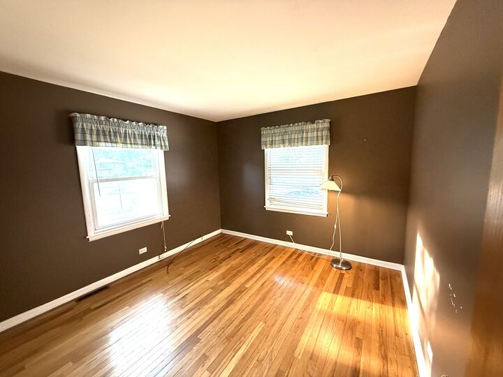 Property Photo:  332 W Gartner Road  IL 60540 