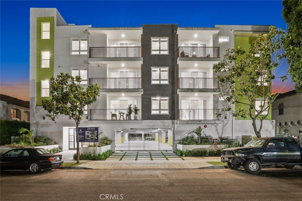 Property Photo: 5820 La Mirada Avenue 401 CA 90038