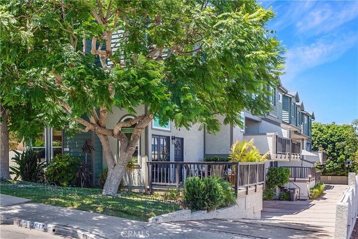 Property Photo:  2517 Gates Avenue A  CA 90278 