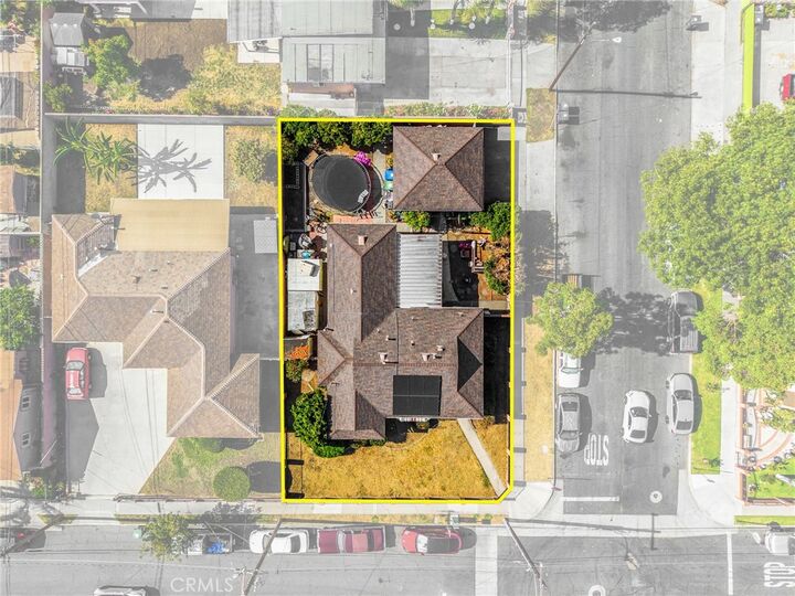 Property Photo:  1517 W Borchard Avenue  CA 92704 