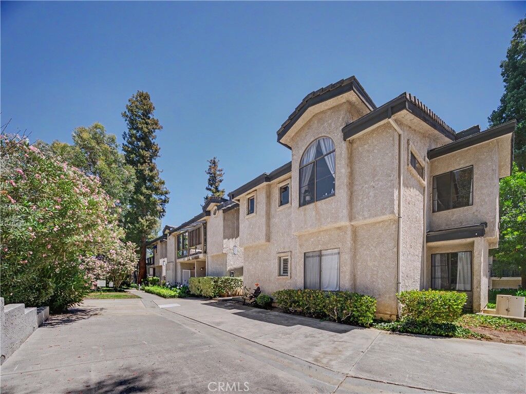 Property Photo:  5738 Skyview Way Unit B  CA 91301 