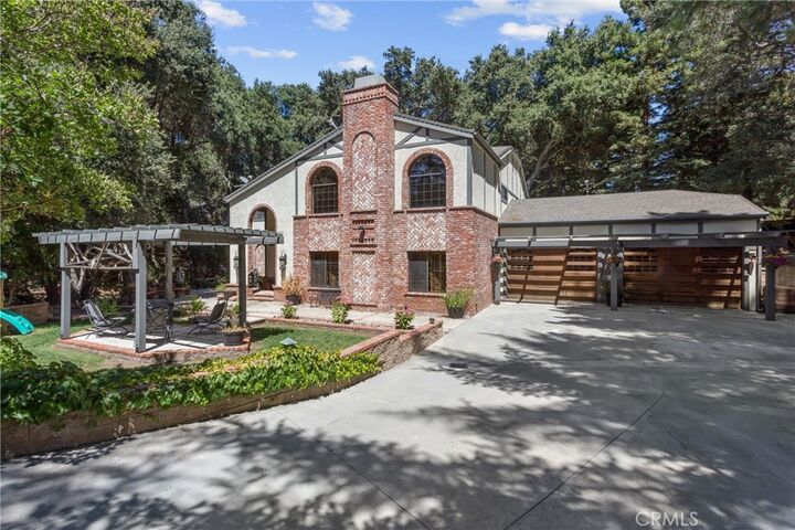 Property Photo: 13515 Oak Mountain CA 92399