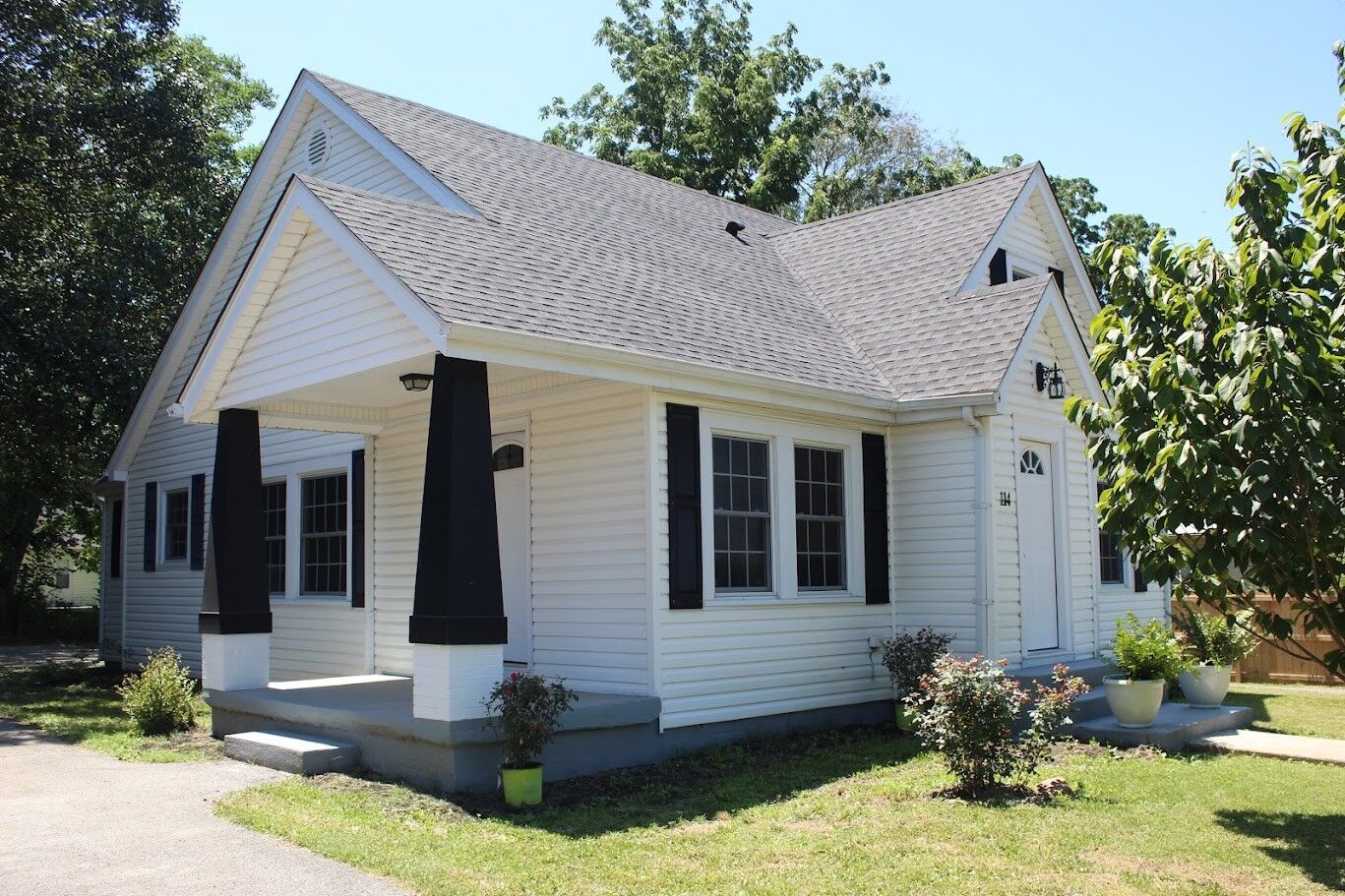 Property Photo:  114 Oak St  TN 37110 