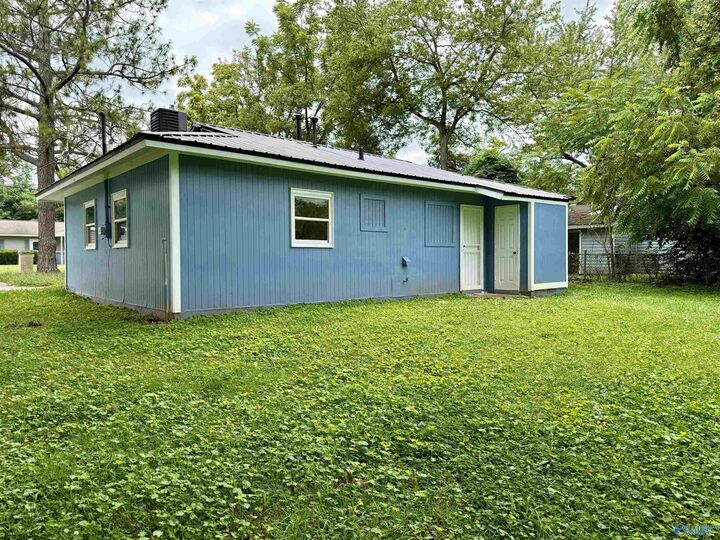 Property Photo: 2206 Evans Avenue NW AL 35810