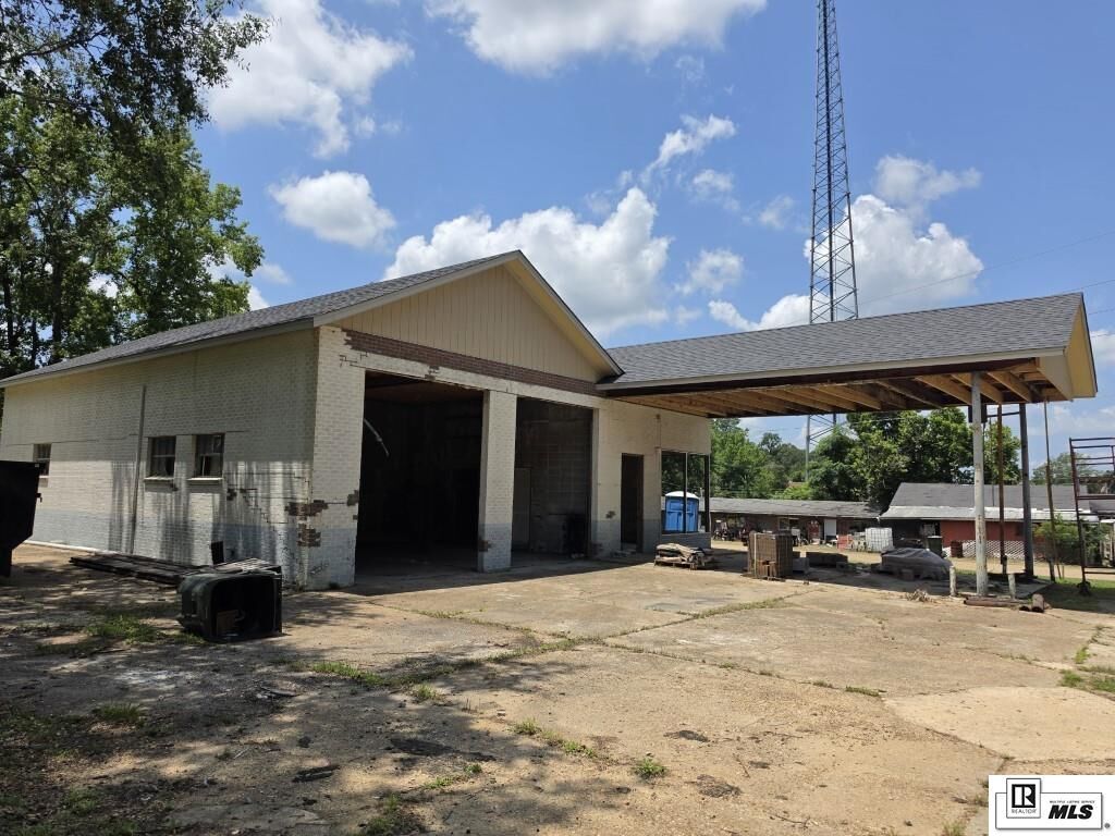 Property Photo: 143 Main Street LA 71260