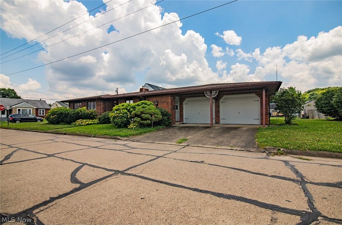 Property Photo:  700 Victoria Avenue  WV 26187 