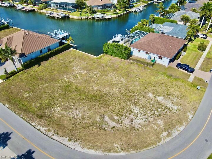 Property Photo: 1540 Buccaneer Ct FL 34145