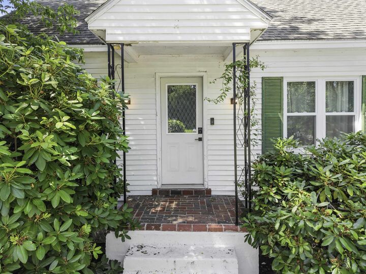 Property Photo:  18 Warren Avenue  NH 03045 