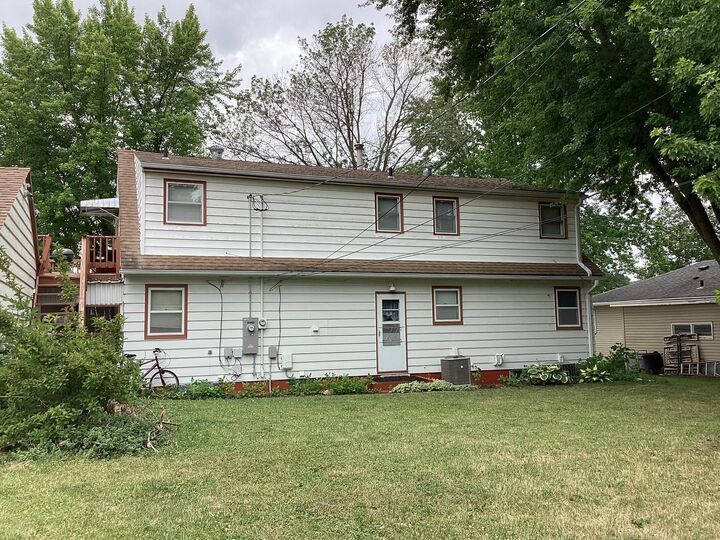 Property Photo:  413 Hawthorne Street E  MN 56007 