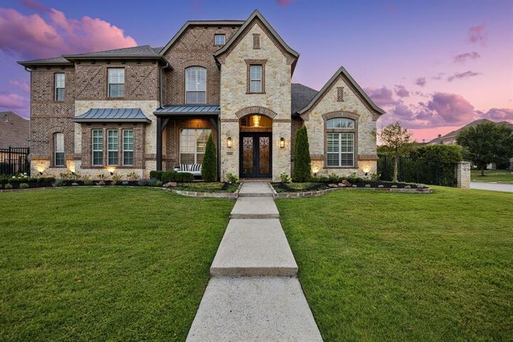 Property Photo: 1008 Lexington Terrace TX 76092