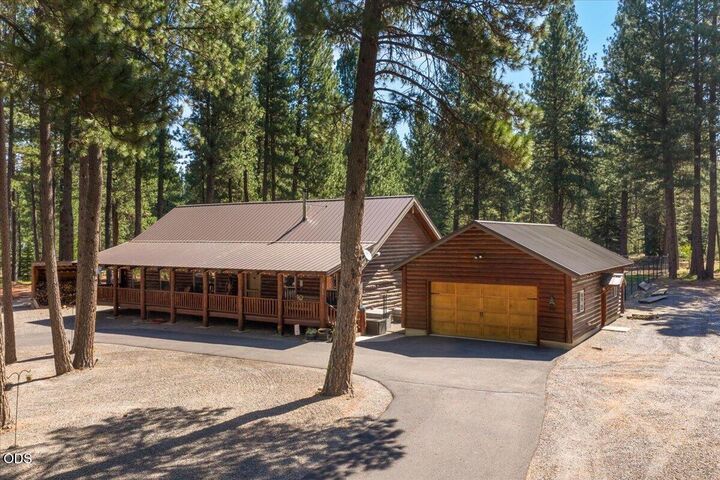 Property Photo: 22719 Horseshoe Way OR 97601