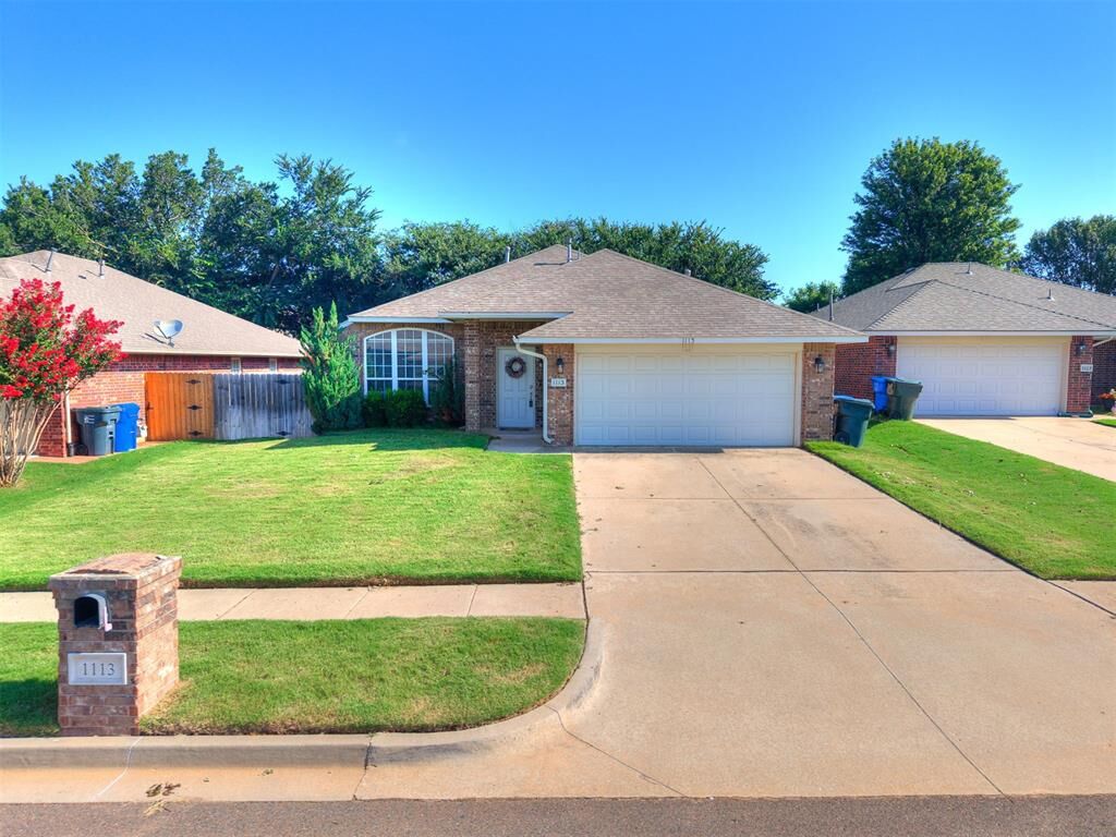 Property Photo:  1113 Caracara Drive  OK 73072 