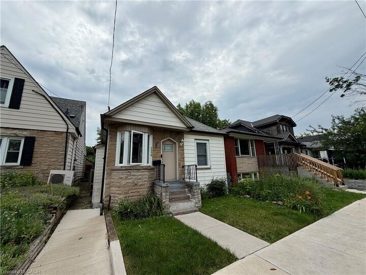 Property Photo:  256 Fairfield Avenue  ON L8H 5H6 