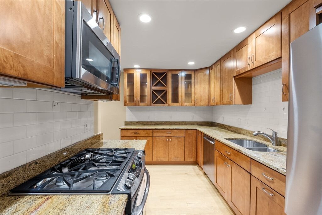 Property Photo:  24 N Stone Mill Dr 1112  MA 02026 