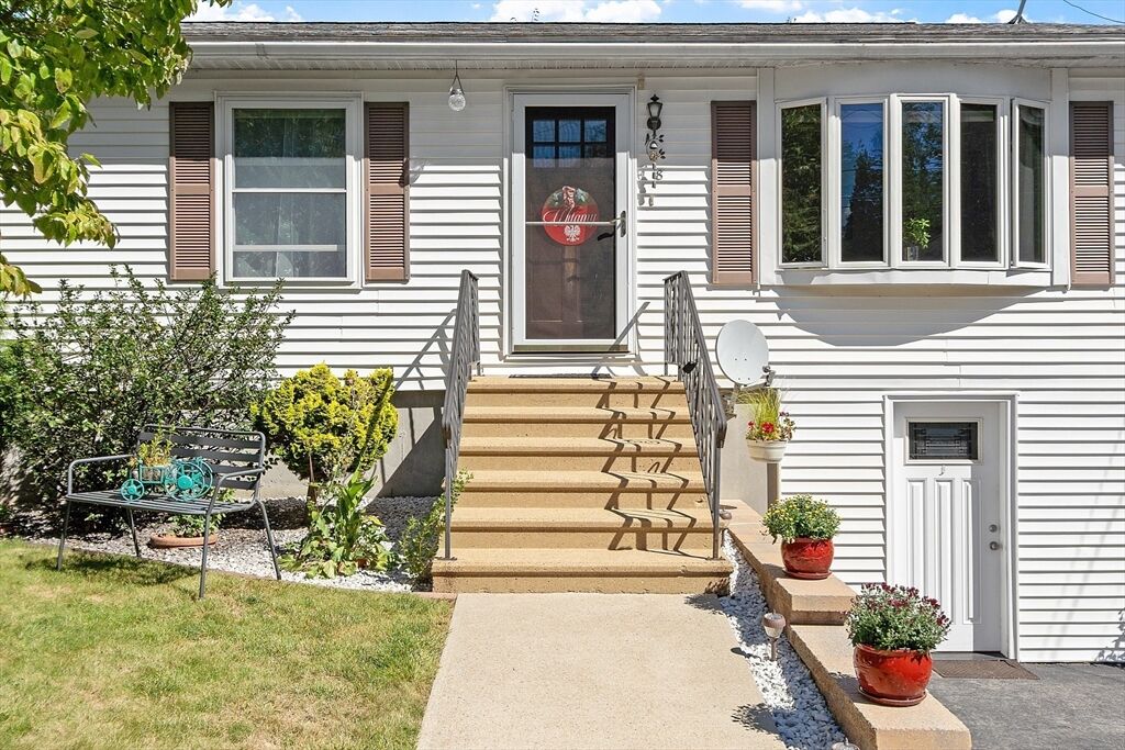 Property Photo:  8 Pershing St  MA 01606 