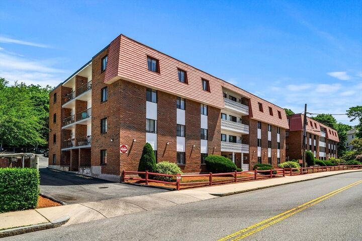 Property Photo:  141 Pierce St 12  MA 01850 