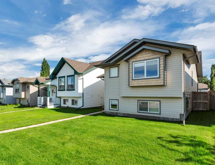 Property Photo:  121 Wilkinson Circle  AB T4S 2N7 