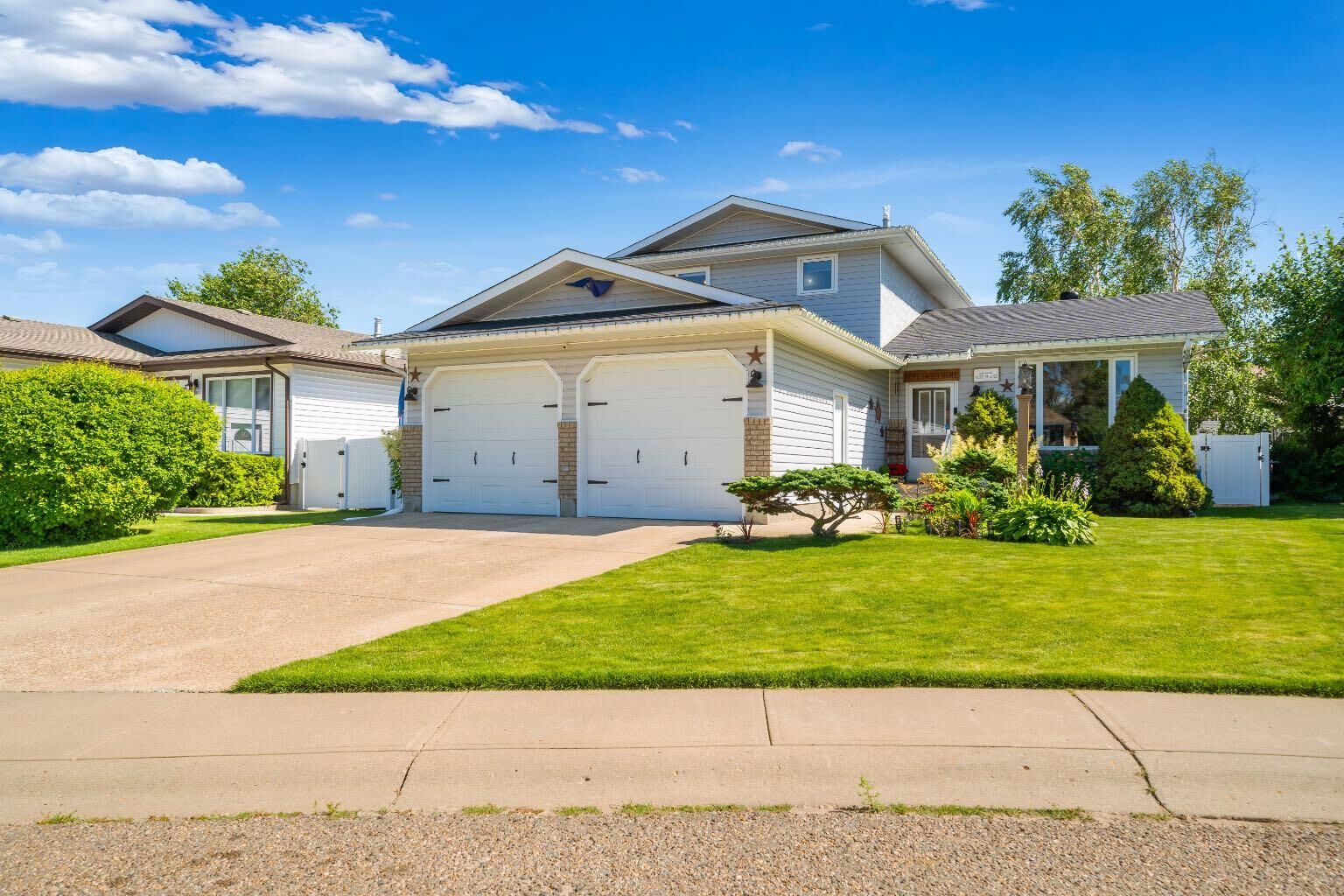 Property Photo:  1630 31 Street SE  AB T1A 8J8 