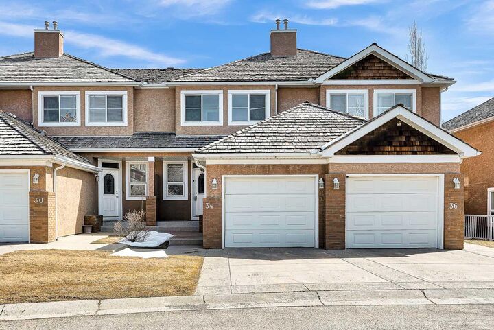 34 Royal Manor NW — photo 1