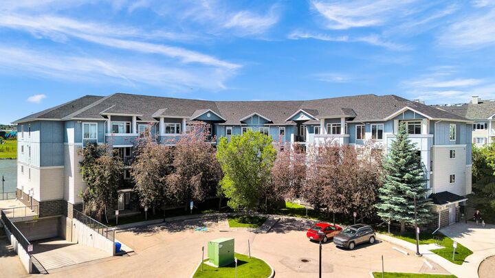 Property Photo:  108 Country Village Circle NE 408  AB T3K 0E3 