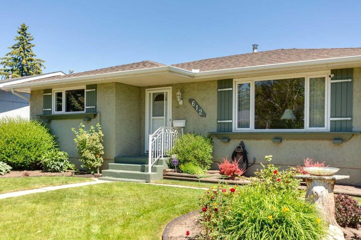 Property Photo: 612 Cantrell Place SW AB T2W 2E5