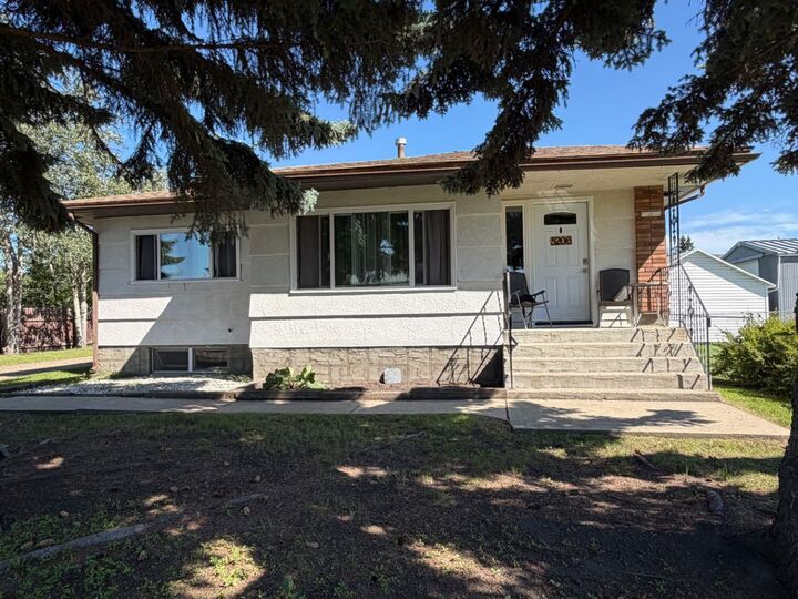 5206 61 Avenue — photo 1