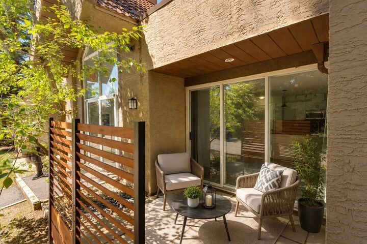 Property Photo:  219 Village Terrace SW 2  AB T3H 2L4 