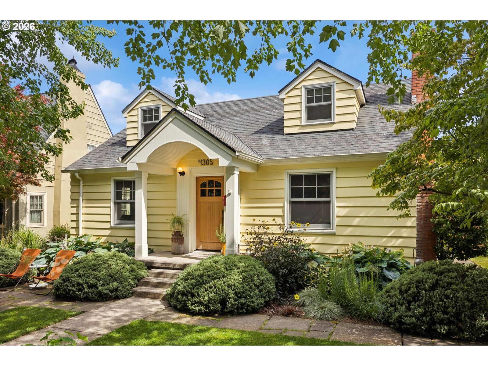 Property Photo: 4305 SE Ash St OR 97215
