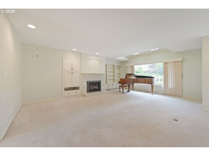 Property Photo:  8220 SW Fairway Dr  OR 97070 