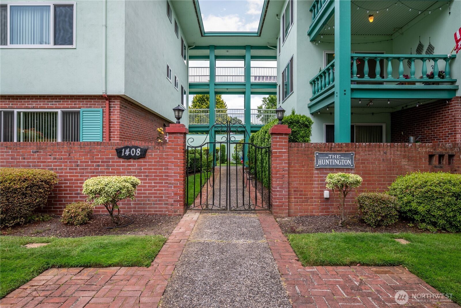 Property Photo: 1408 20th Avenue B-1 WA 98632