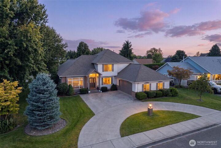 Property Photo: 956 SE Garrison Drive WA 99324