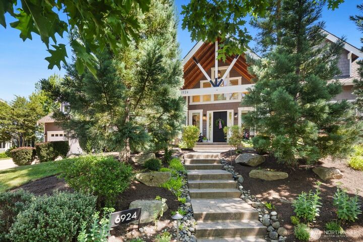 Property Photo:  6924  Fairway Avenue SE  WA 98065 