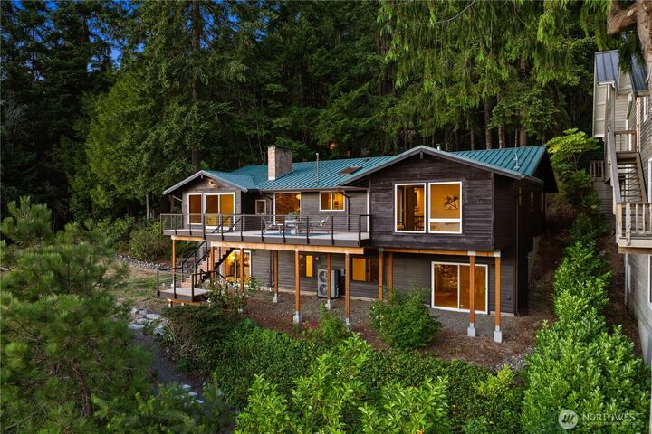 Property Photo: 6498 NE Monte Vista Drive WA 98110