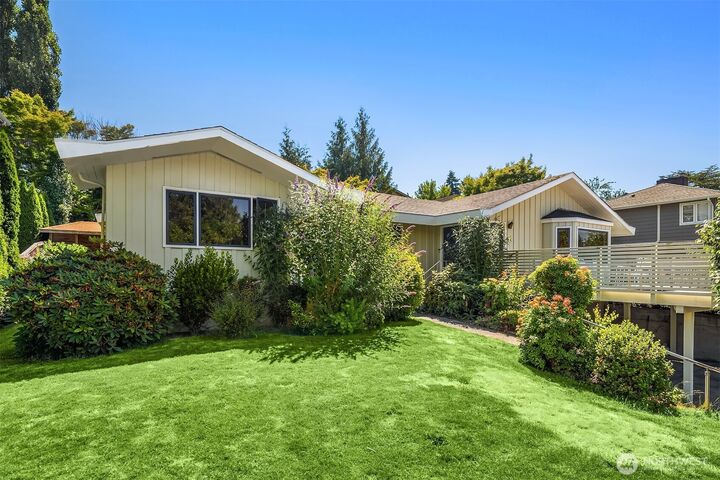 Property Photo:  4744  44th Avenue NE  WA 98105 