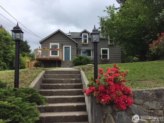 Property Photo:  1240  St. Paul Street  WA 98229 