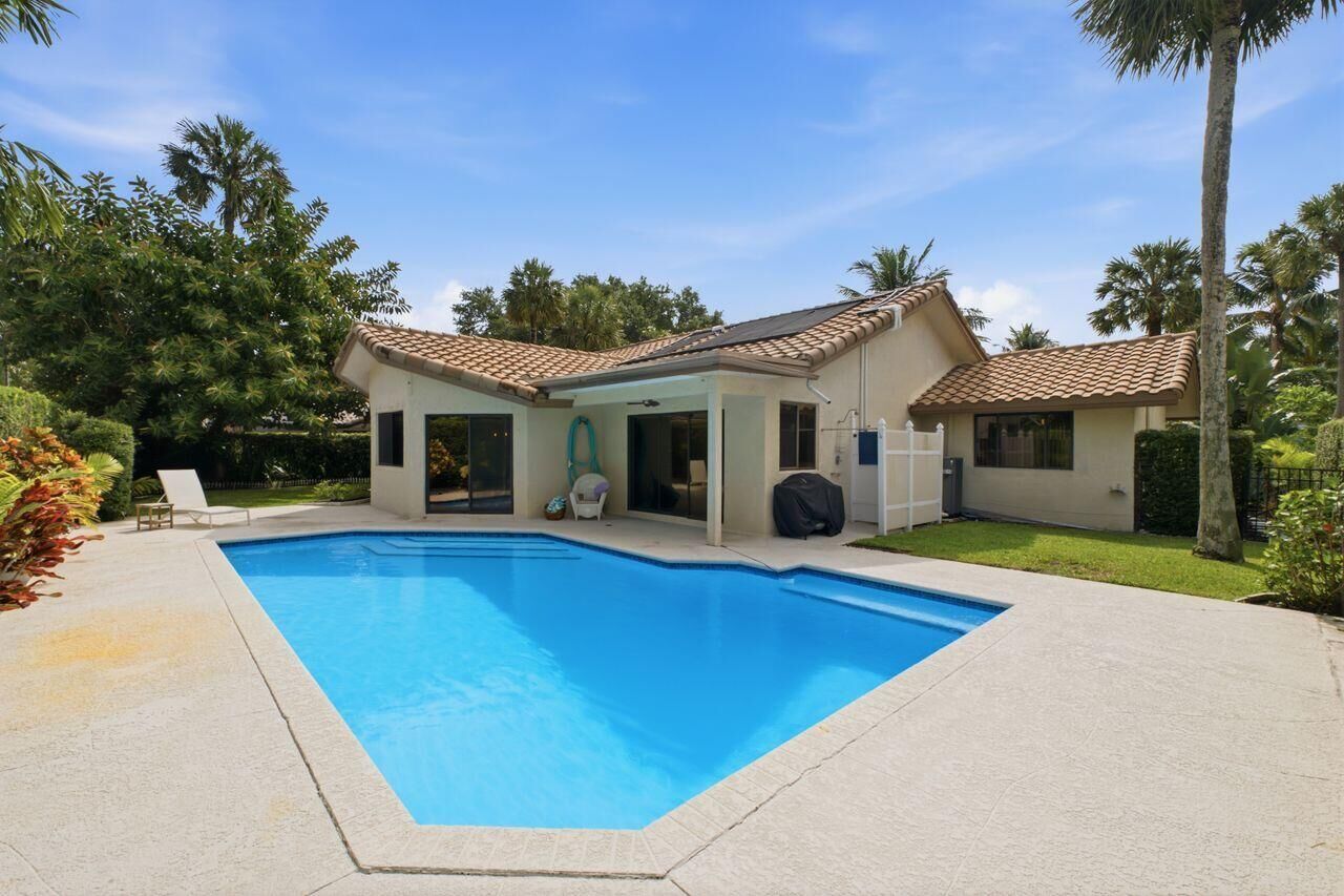 Property Photo:  2719 Oak Tree Lane  FL 33309 