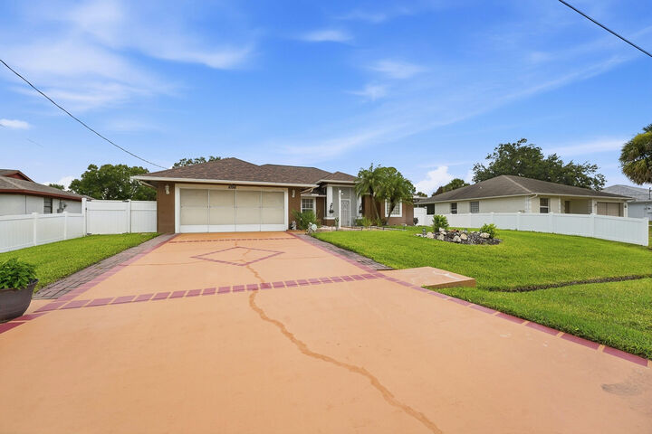 Property Photo:  1098 SW Sudder Avenue  FL 34953 