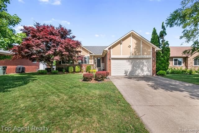 Property Photo: 52806 Muirfield Drive MI 48051