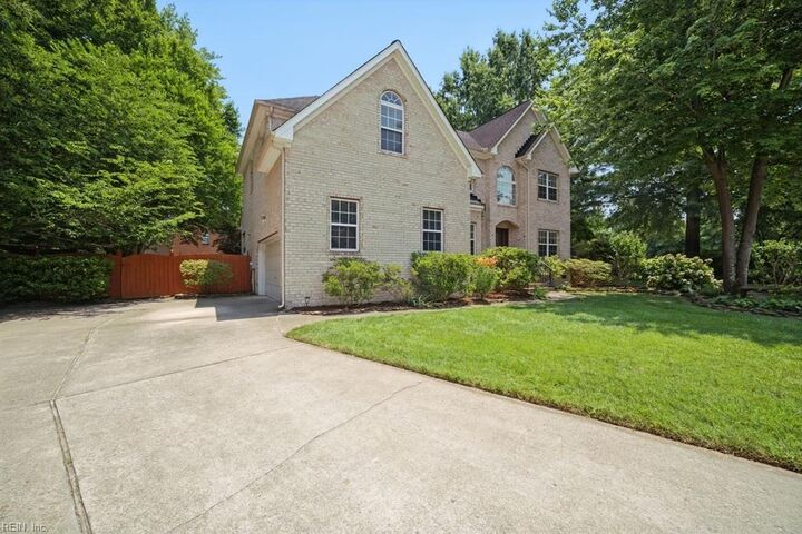 Property Photo: 707 River Gate Ct VA 23322