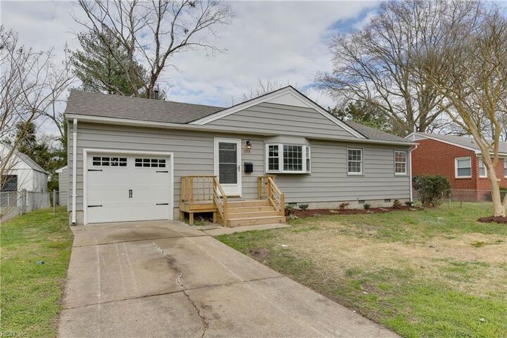 Property Photo:  213 Clemwood Pw  VA 23669 