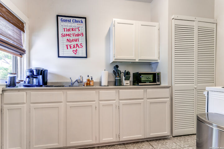 Property Photo: 277 Post Ave TX 78215