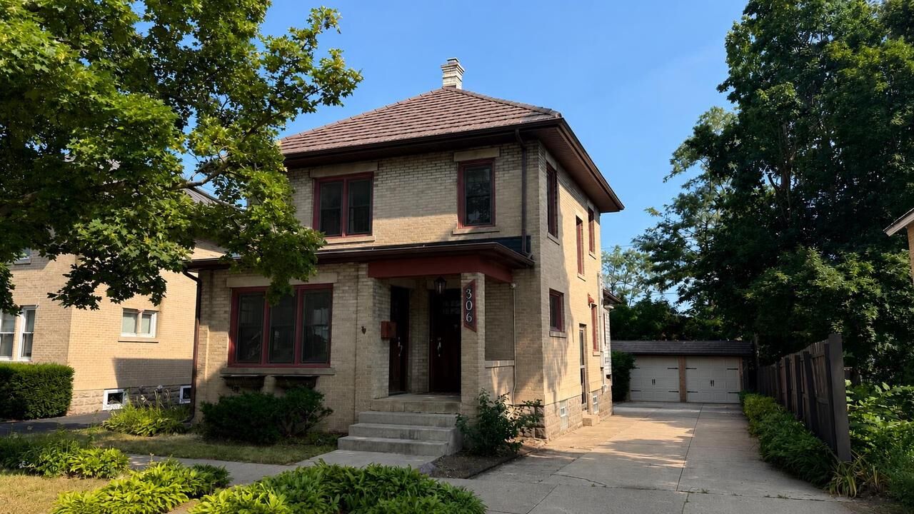 Property Photo:  306 E Edgewater Street  WI 53901 