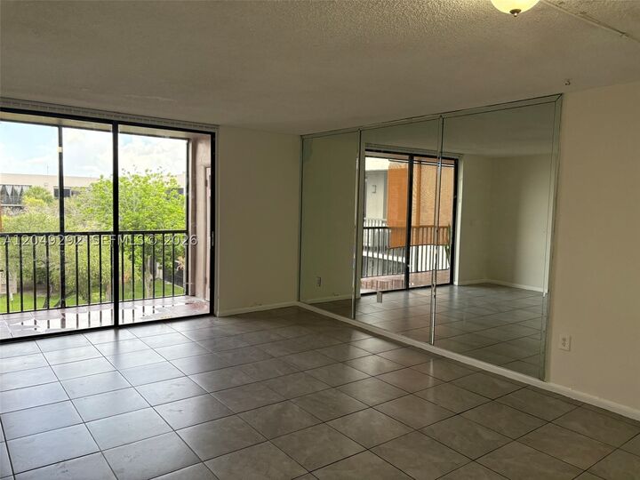 Property Photo: 8500 SW 133rd Ave Rd 422 FL 33183