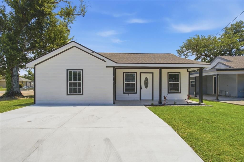 Property Photo:  1012 Azalea St Street  LA 70607 