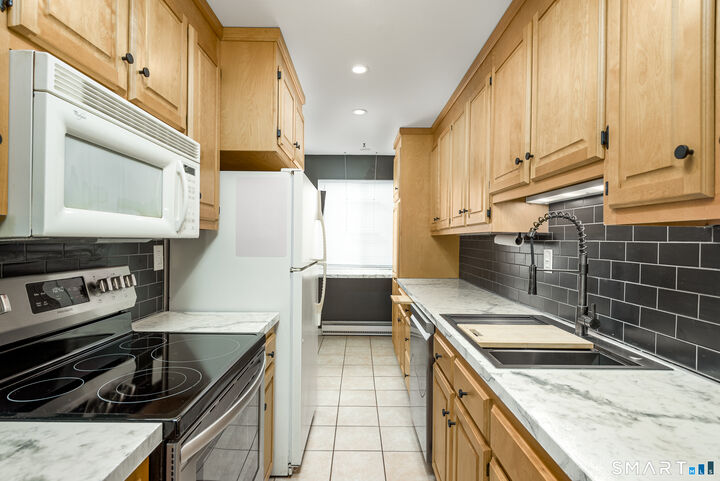 Property Photo:  21 Pine Court 21  CT 06416 