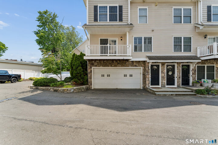 Property Photo:  59 Liberty Street 19  CT 06902 
