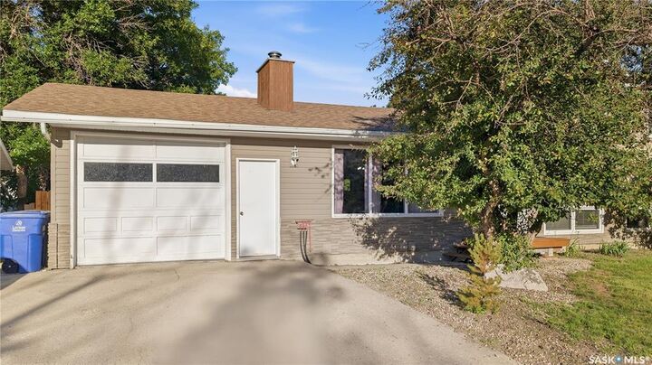 Property Photo: 1012 6th Street E SK S0L 2V0
