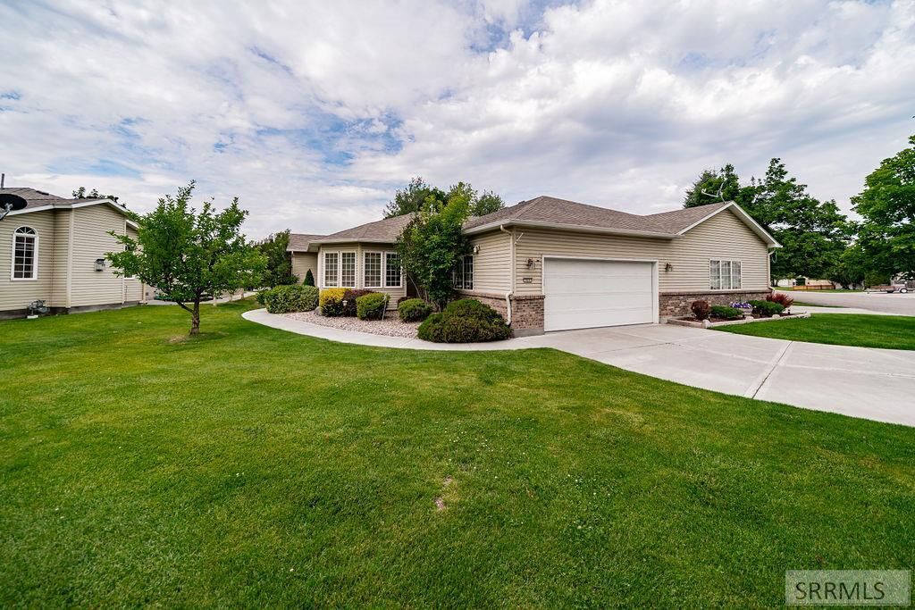 Property Photo:  960 Escalante Avenue  ID 83404 