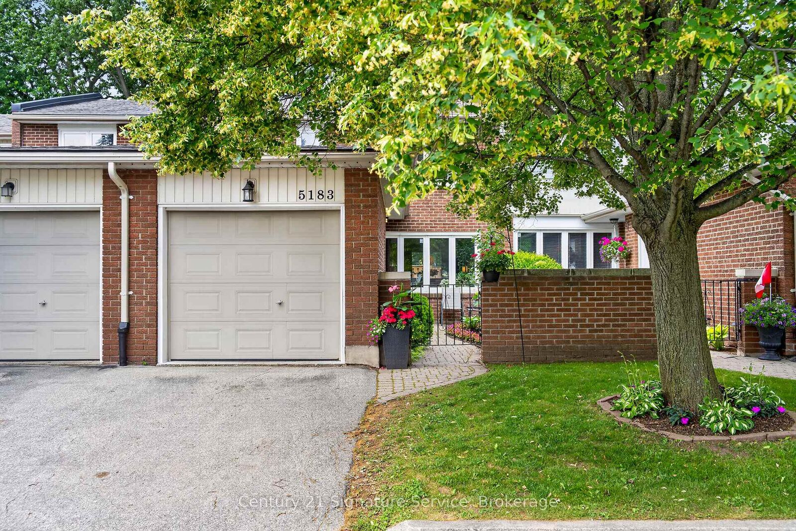 Property Photo: 5183 Banting Court ON L7L 2Z4